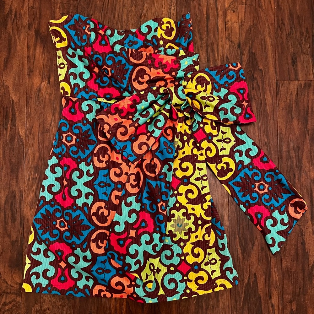 Judith March strapless dress NWT size medium with bow that is on side